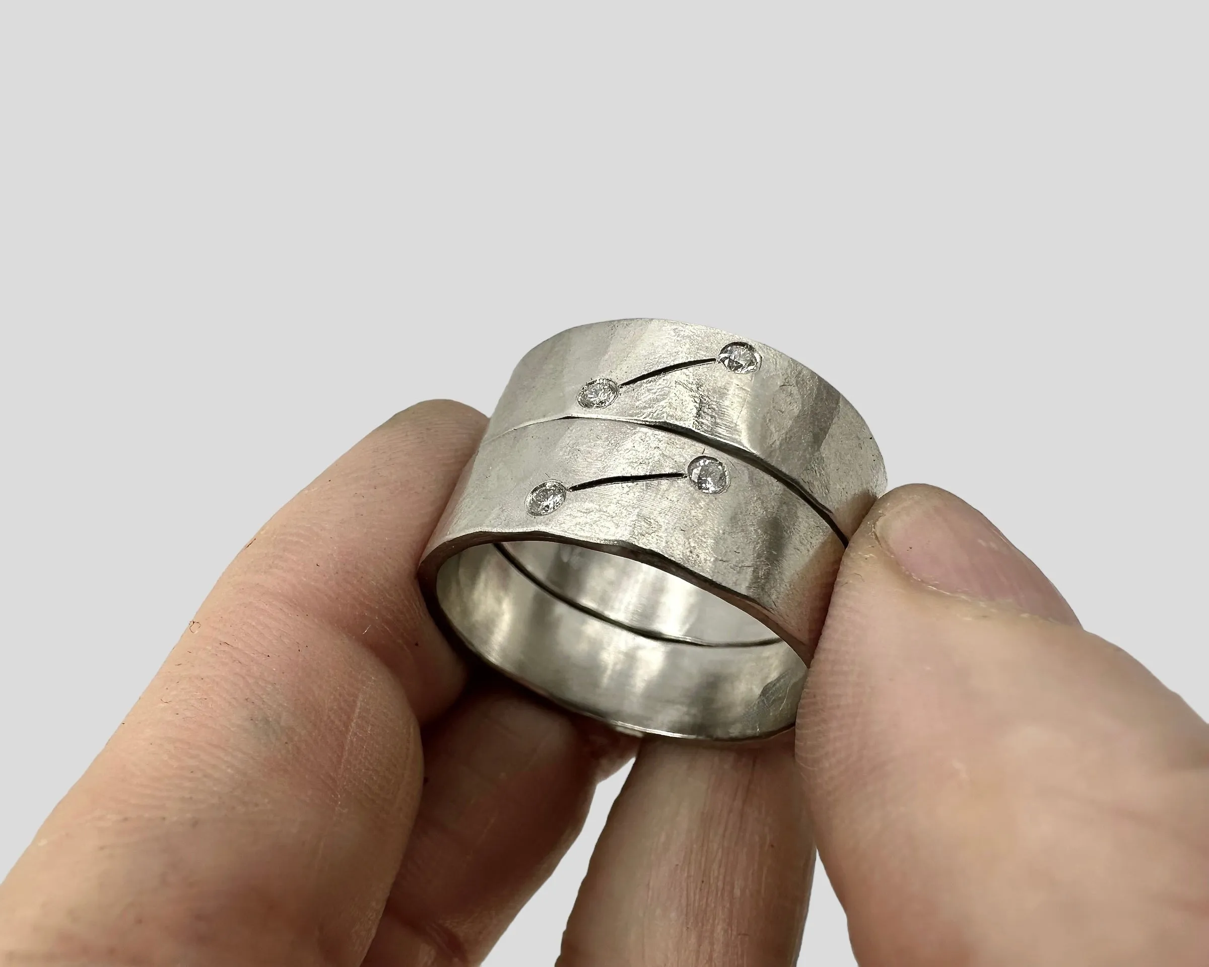 CYRUS' RING PLATINUM AND WHITE DIAMONDS