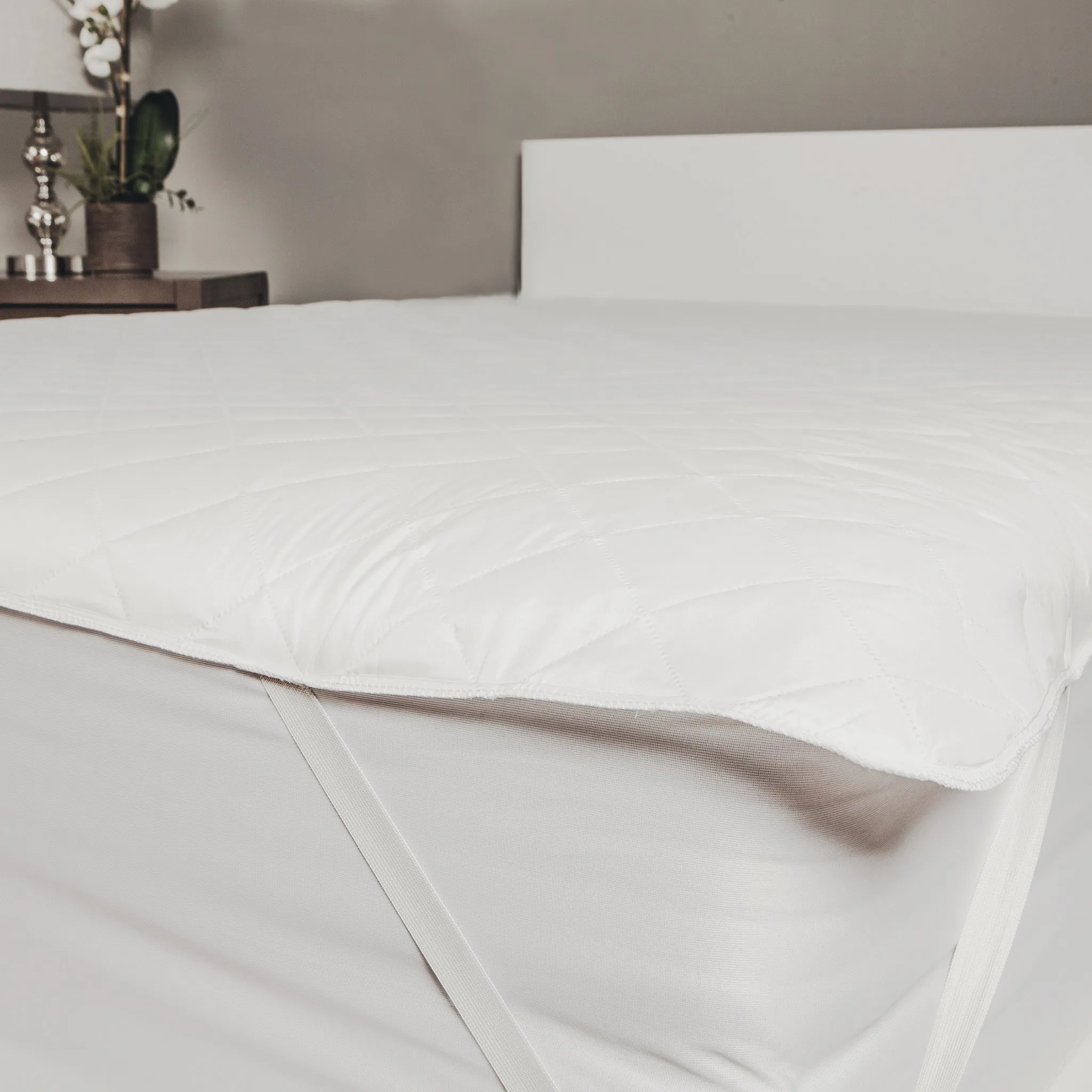 Exquisite Hotel Collection 195 Thread Count, Classic Quilted Mattress Pad / Twin Size