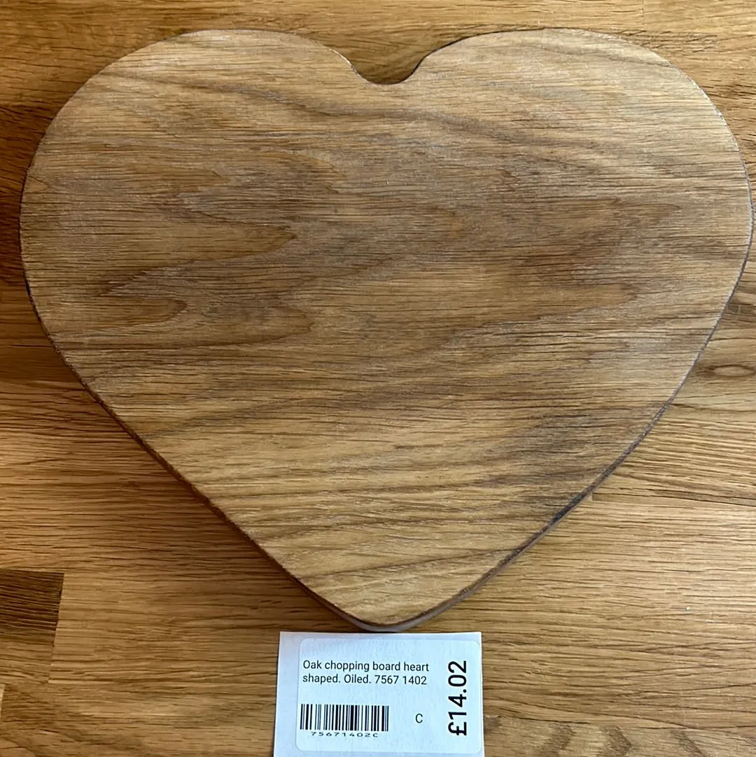 Oak chopping board heart shaped. Oiled. 7567 1402