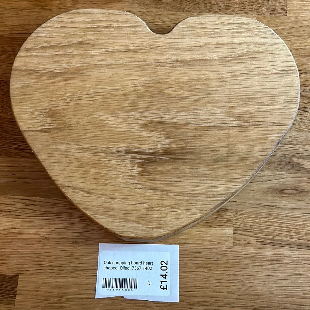 Oak chopping board heart shaped. Oiled. 7567 1402