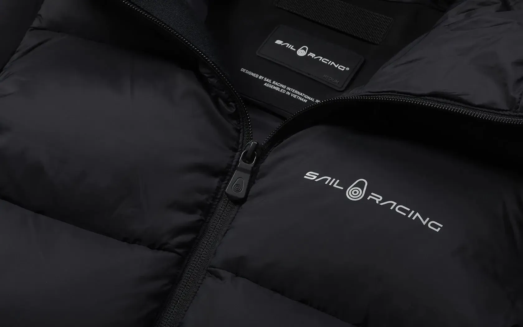Sail Racing Women&#x27;s Cloud Down Hood Carbon | Buy Sail Racing Women&#x27;s Cloud Down Hood Carbon here | Outnorth